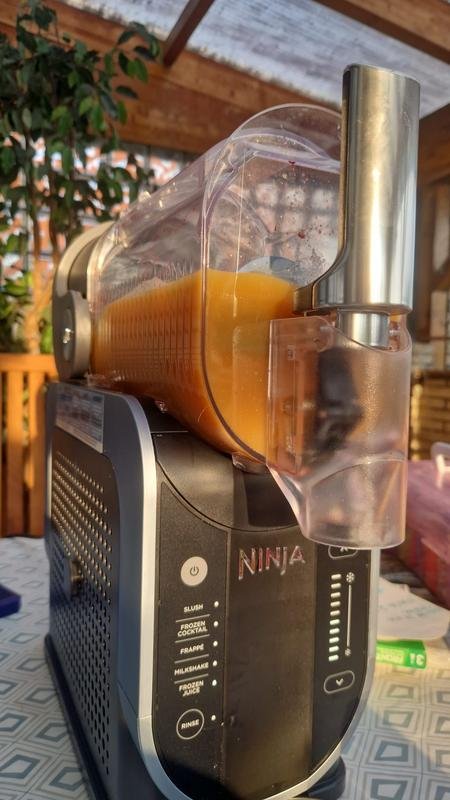 Orangensaft-Slush im Einsatz draußen